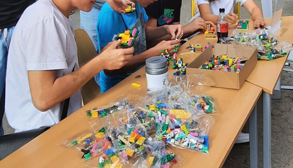 Gemeinsam bauen am Stand des Vereins beim KGS-Schulfest 2023